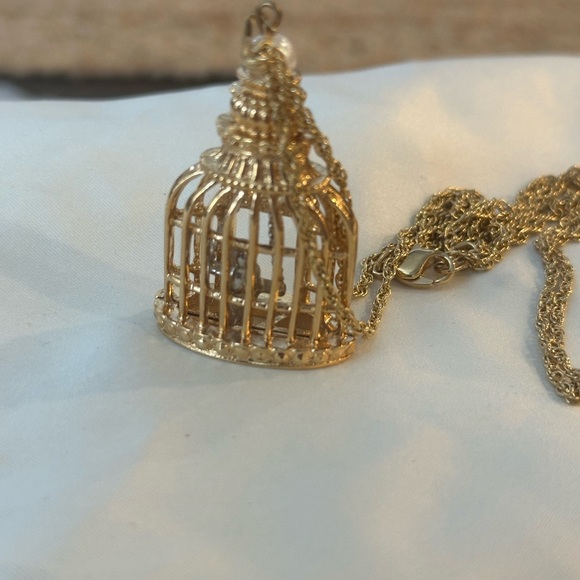 Vintage Avon Pendant Plume Necklace With Gold tone Birdcage Pendant NIB - Picture 6 of 8